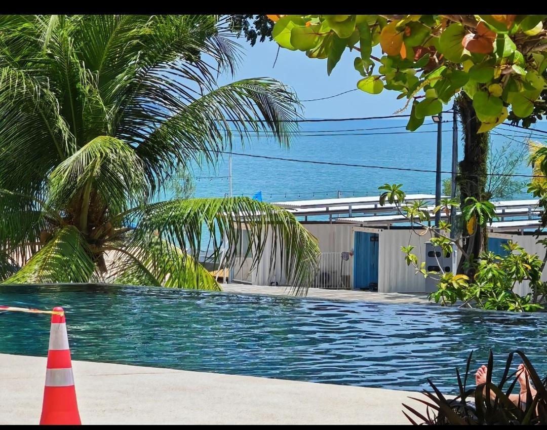 By The Sea Batu Ferringhi Beach Front Apartment Suite Exterior foto